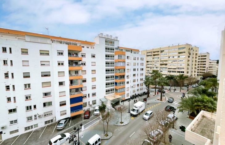 Soleado apartamento de 2 dormitorios en el centro de Marbella