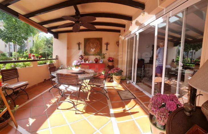 Sunny and spacious two-bedroom apartment in Nagüeles, Marbella