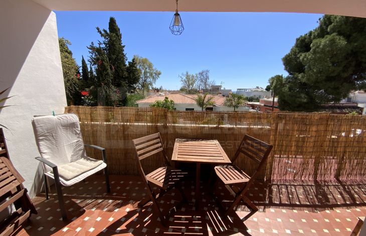 Amplio y soleado apartamento situado en la zona de la circunvalación de Marbella