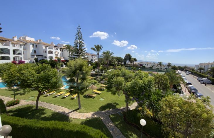Duplex penthouse to reform with sea views in Nueva Andalucía, Marbella