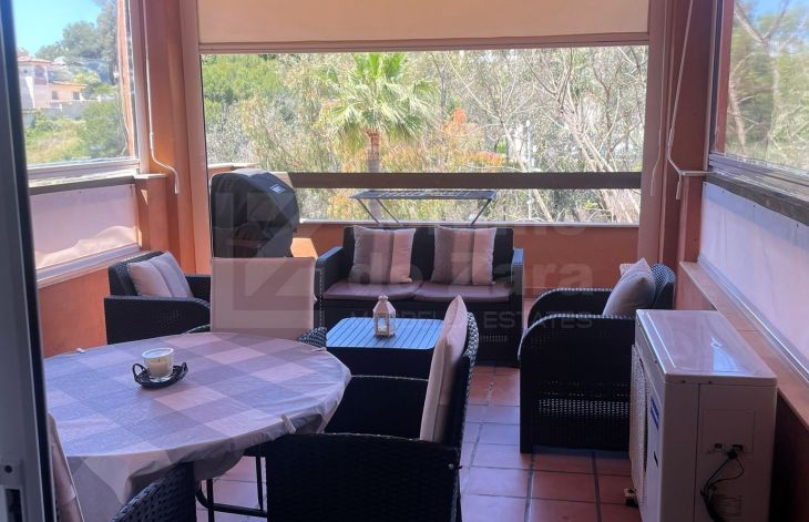 Apartamento reformado de 2 dormitorios con garaje y trastero en Marbella este