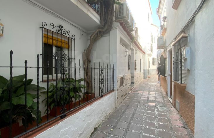 Adosada familiar con acceso por 2 calles en el corazón del Casco Antiguo de Marbella