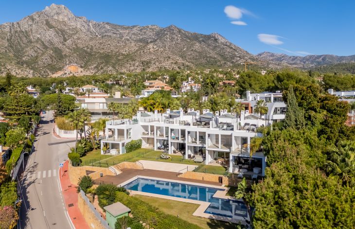 Modern, four-story townhouse with elevator on Marbella's Golden Mile