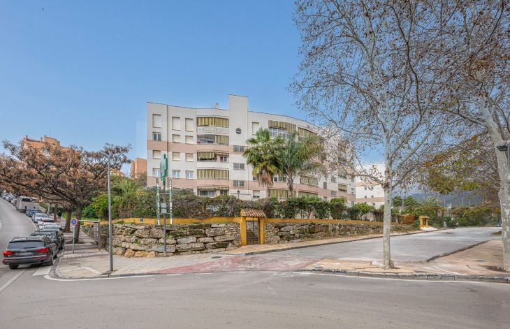 Two-bedroom apartment near La Cañada, Marbella