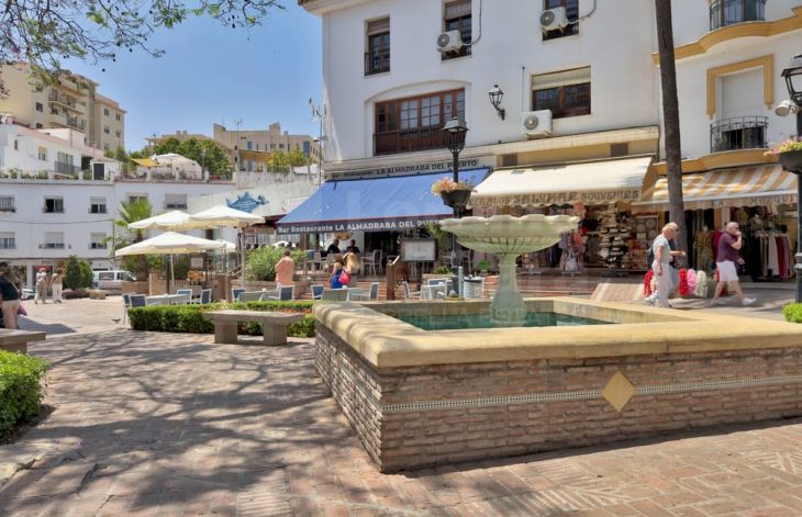 Spacious three-bedroom apartment in Marbella's Old Town