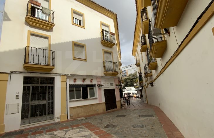 Encantador ático dúplex con licencia turística de 3 dormitorios situado en el casco antiguo de Marbella