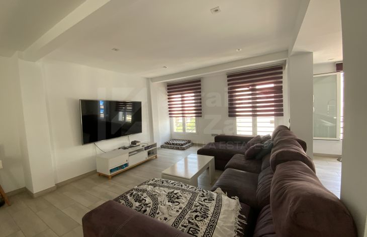 Spacious 3-bedroom apartment with garage in Marbella city center.