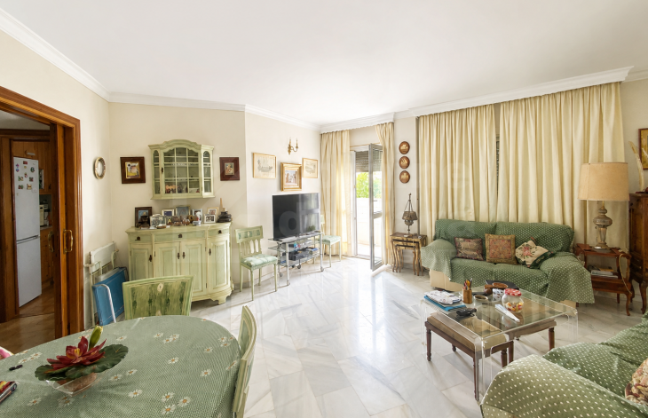 Spacious 4-bedroom duplex with garage in Marbella city center