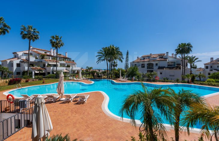 Excellent 3 bedrooms south-facing apartment with partial sea views in the prestigious Monte Paraíso Country Club.