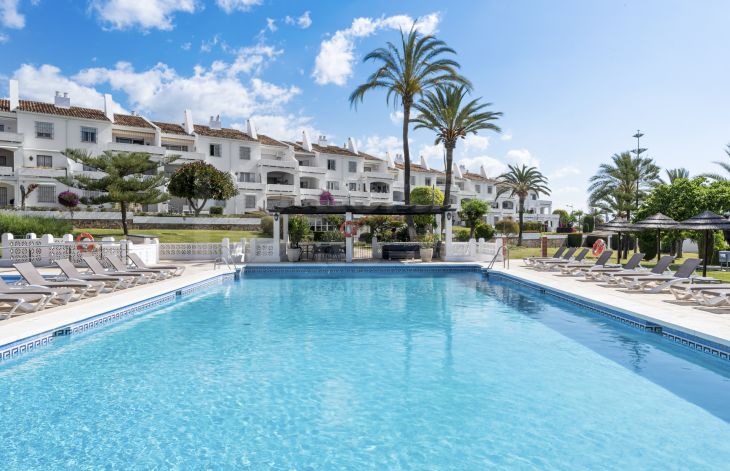 Bright 3-bedroom apartment with sea views in Nueva Andalucía