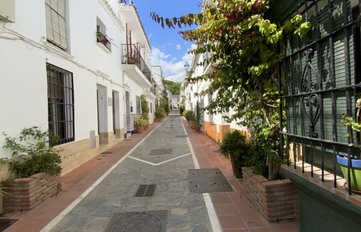Two-story house for renovation in Marbella's old town