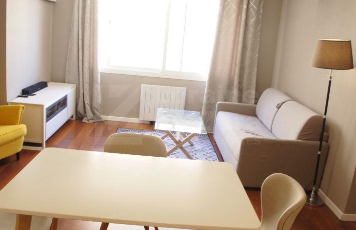 Apartamento de 2 dormitorios en última planta junto al mar en Marbella centro