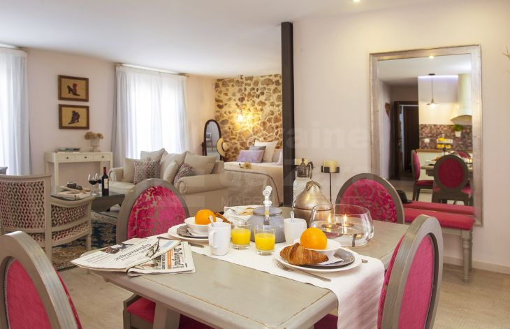 Casa en el casco antiguo de Marbella con 4 apartamentos con licencia turística y con local comercial