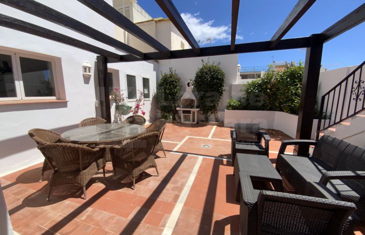 Sunny semi-detached townhouse with 3 floors with tourist license in Marbella Old town