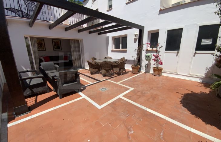 Gran casa mata de 3 plantas con licencia turística en el Casco Antiguo de Marbella
