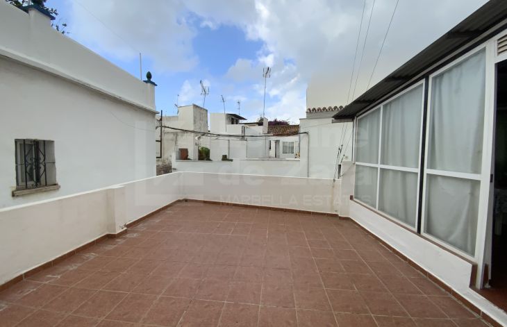 Casa adosada con garaje, trastero y terraza solárium en el casco antiguo de Marbella