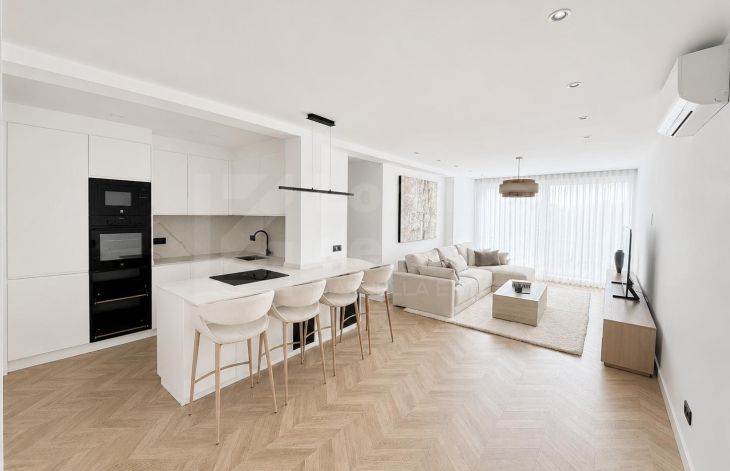 Spectacular, newly renovated 3-bedroom apartment in the center of Marbella.
