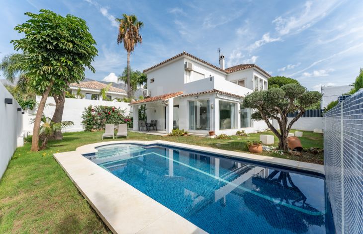 Villa unifamiliar de 2 plantas en La Milla de Oro, Marbella