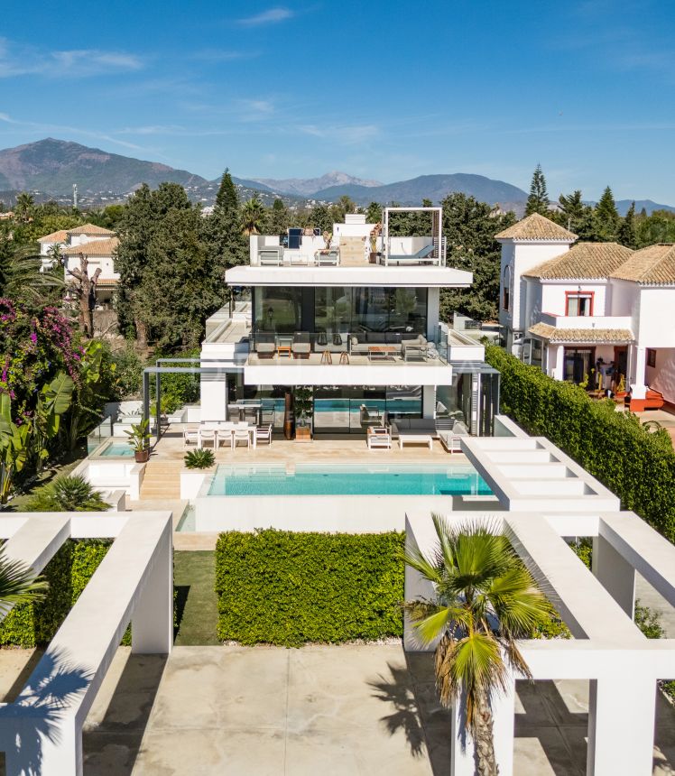 Villa Mirage - Tout nouveau : Superbe villa contemporaine, à distance de marche de la plage, sur la nouvelle plage du Golden Mile - Estepona