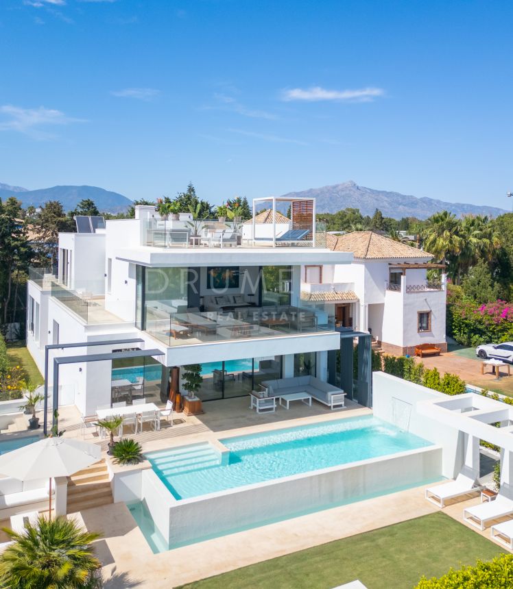 Villa Mirage - Brandneu: Zeitgenössische Villa, fußläufig zum Strand, an der neuen Goldenen Strandmeile - Estepona