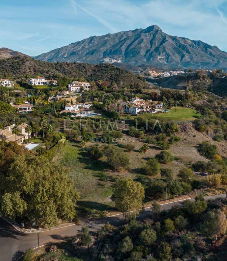Excellent plot with impressive panoramic views in high-end Vega del Colorado, Benahavis