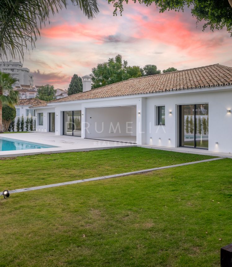 Front-line golf Andalusian-style luxury villa in beautiful Guadalmina Alta, San Pedro de Alcantara