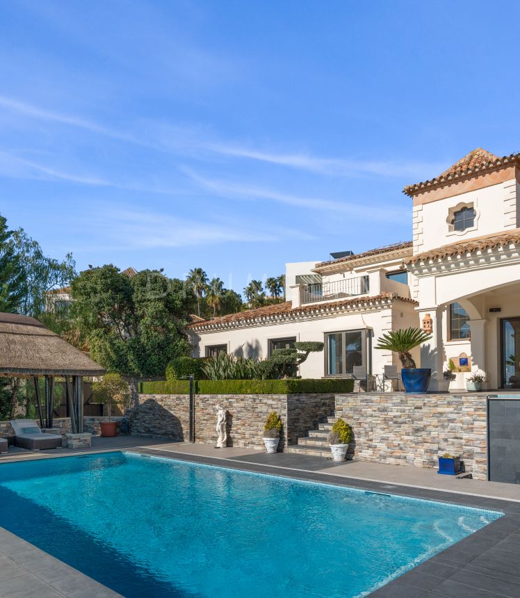 Luxurious Villa with Traditional Elegance and Sea Views in Altos de Los Monteros, Marbella