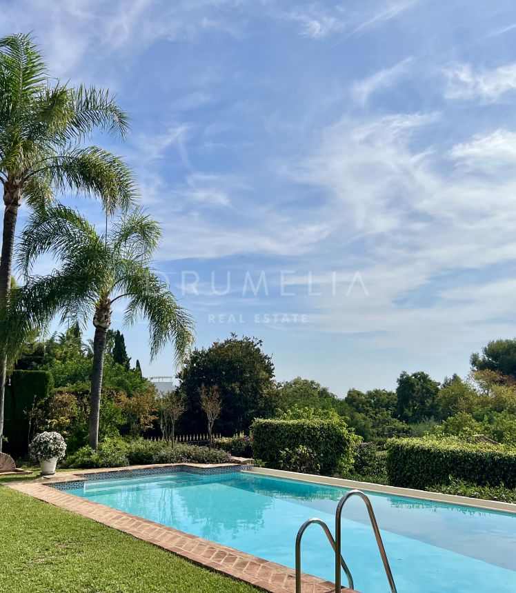 Mediterranean-style luxury villa with sea views in high-end Altos Reales, Marbella’s Golden Mile