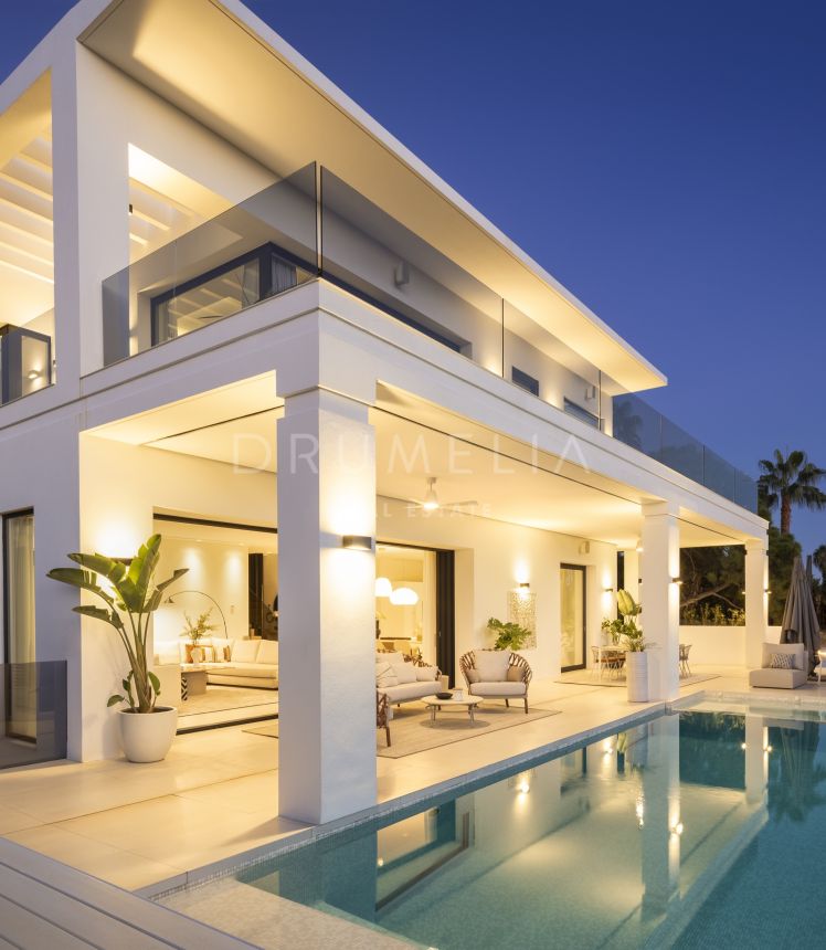 Modern luxury villa with delightful sea views in Nagüeles, Marbella Golden Mile