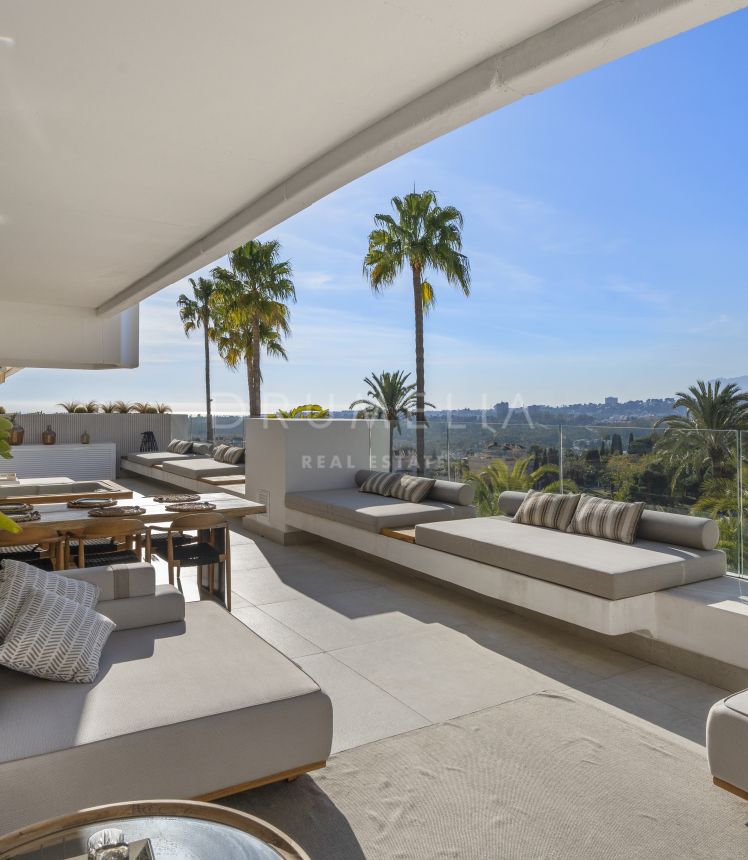 Modern Luxury Apartment with Panoramic views in Las Terrazas, Marbella