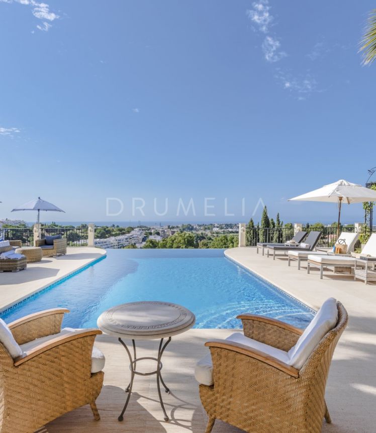 Stunning Mediterranean luxury villa with panoramic views in El Herrojo Alto, La Quinta, Benahavis