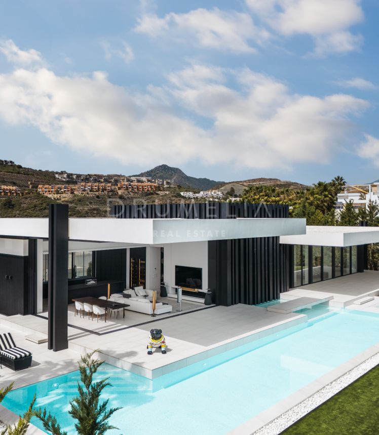 Villa Nebbia - Utsøkt golfeiendom i frontlinjen med fantastisk utsikt og eksklusive funksjoner, La Alqueria, Benahavis