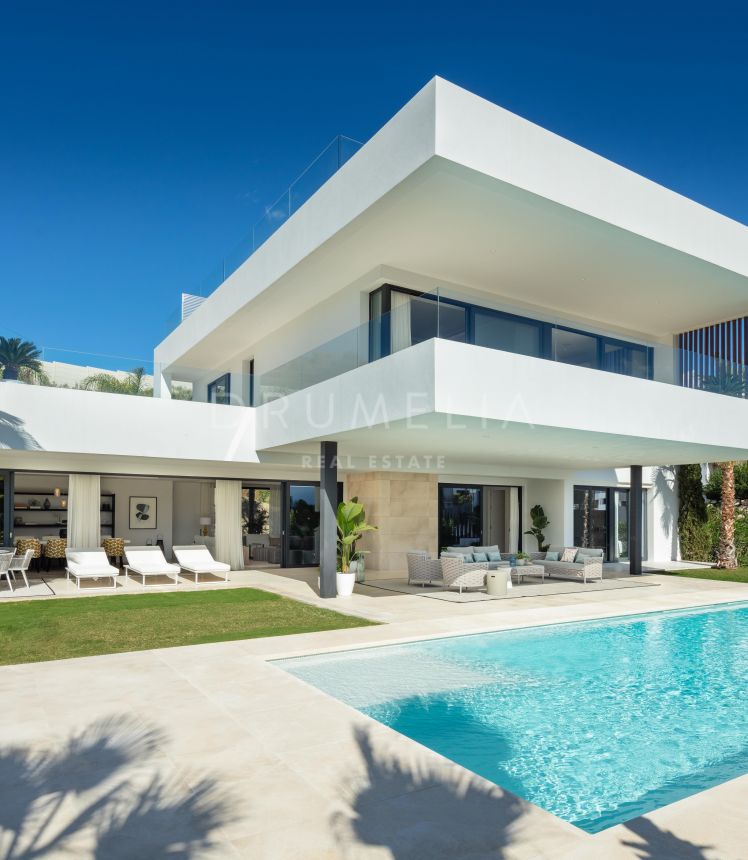 Chic Contemporary Luxury style Villa for sale in the heart of Nueva Andalucía Golf Valley