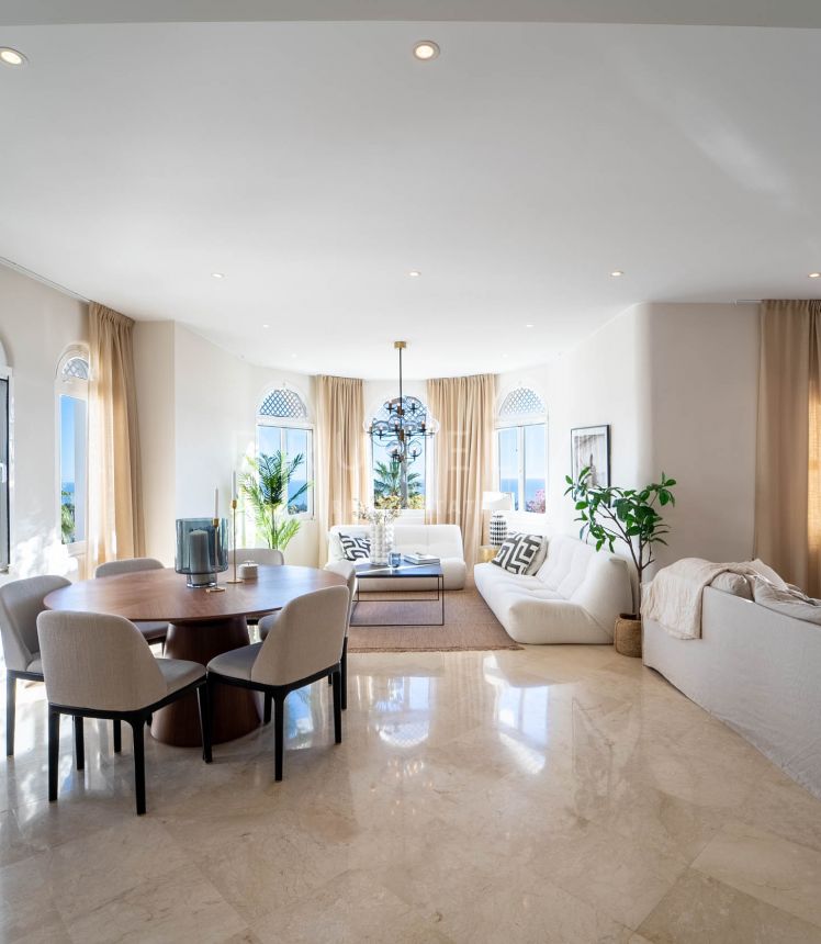 Duplex Penthouse for sale in Jardines Colgantes, Marbella Golden Mile
