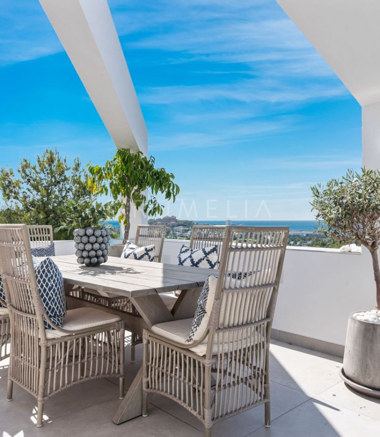 Exquisite 3-Bed Penthouse Apartment with Breathtaking Sea Views in La Quinta, Nueva Andalucía