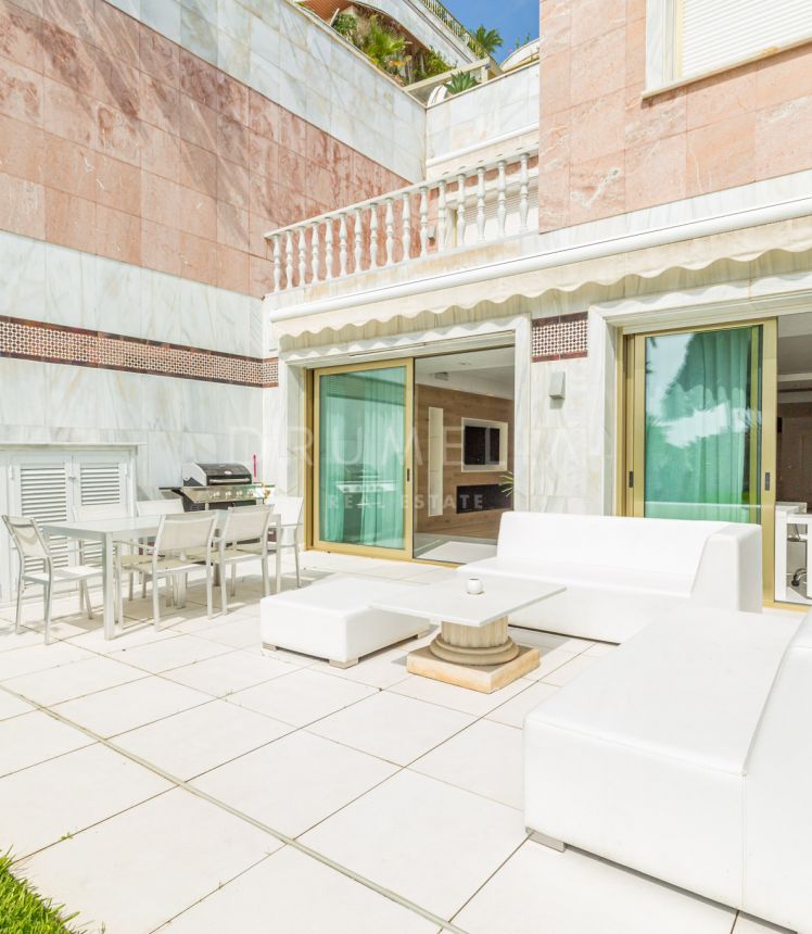 Beautiful luxury ground floor duplex apartment with own plot, Gray D'Albion, Marbella, Puerto Banus