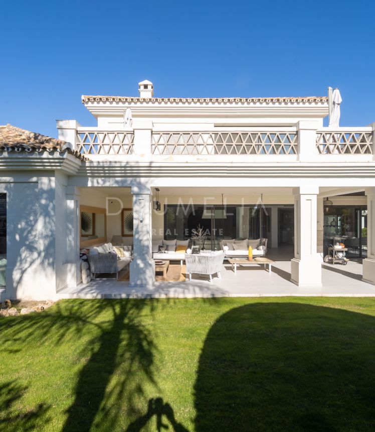 Impressive luxury villa with Mediterranean flair and modern features in Casasola, Estepona