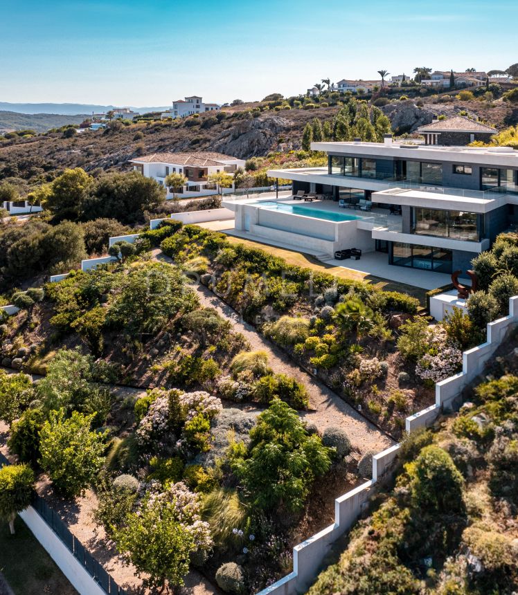 Villa Atlas - Prachtige moderne luxe villa met uitzicht op zee in het prestigieuze La Reserva de Sotogrande.
