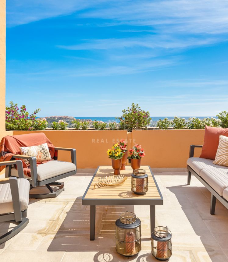 Zweistöckiges Penthouse for sale in Les Belvederes, Nueva Andalucia