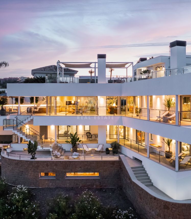 Casa Cielo - Magnífica villa moderna con vistas panorámicas al mar, a la montaña y al golf en El Herrojo, Benahavís