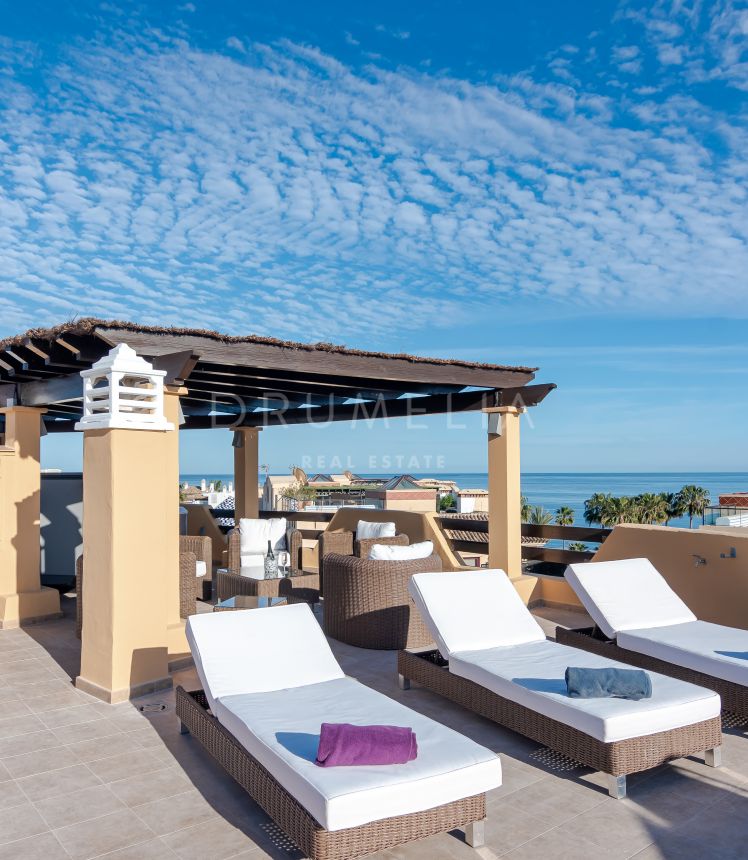Beachside modern luxury penthouse with sea views and Hampton-style interior in Costalita, Estepona