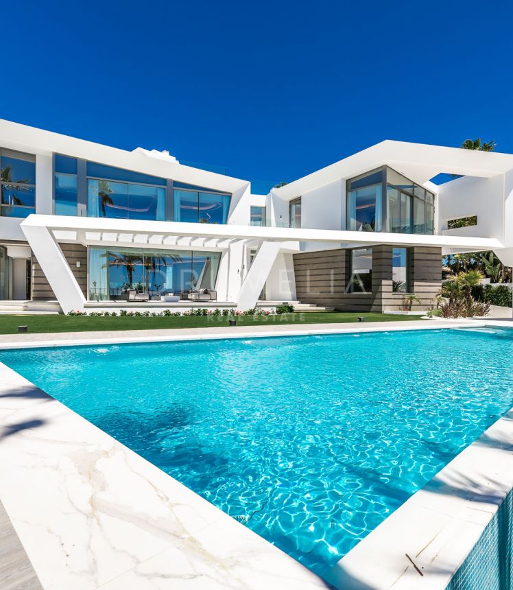Villa Sapphire - Neue herausragende Strandvilla der Avantgarde, Los Monteros, Marbella Ost