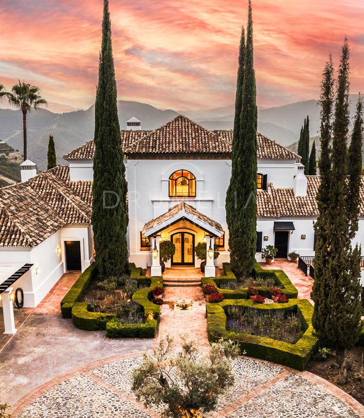 Casa Terregles - eksklusivt herskapshus med andalusisk sjarm, panoramautsikt og luksuriøse fasiliteter i La Zagaleta, Benahavis
