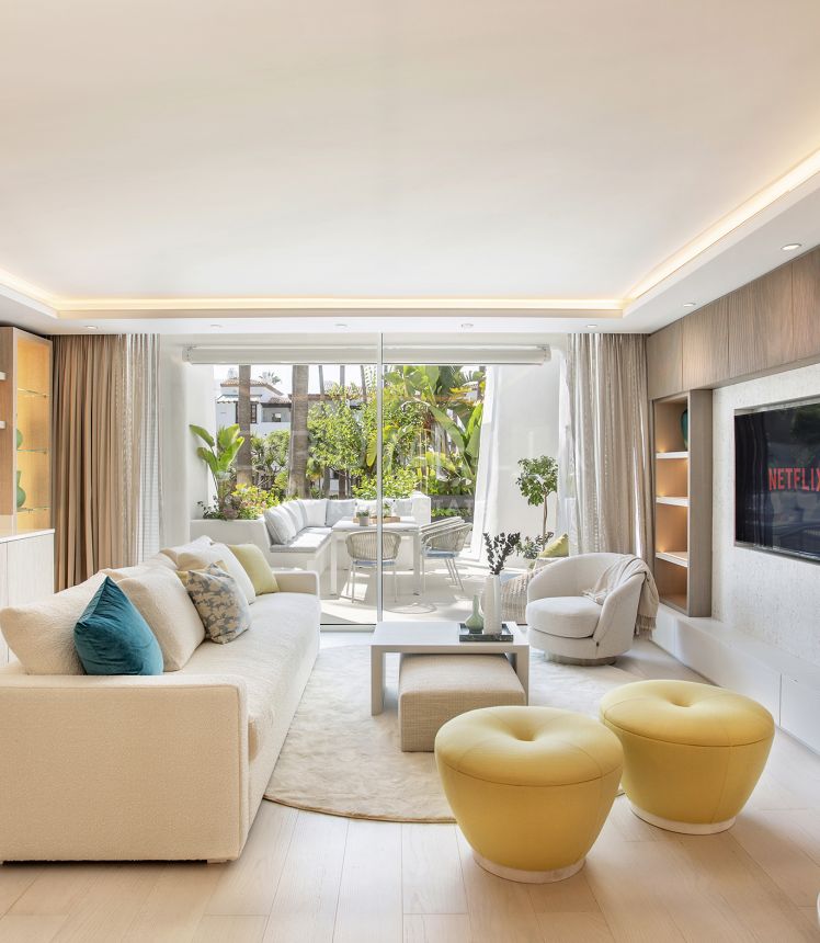Renovated luxury modern ground floor apartment in Marina de Puente Romano, Marbella's Golden Mile