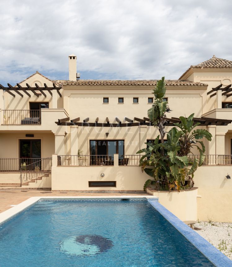 Exceptional villa with character, panoramic views and luxurious amenities in Monte Mayor, Benahavis