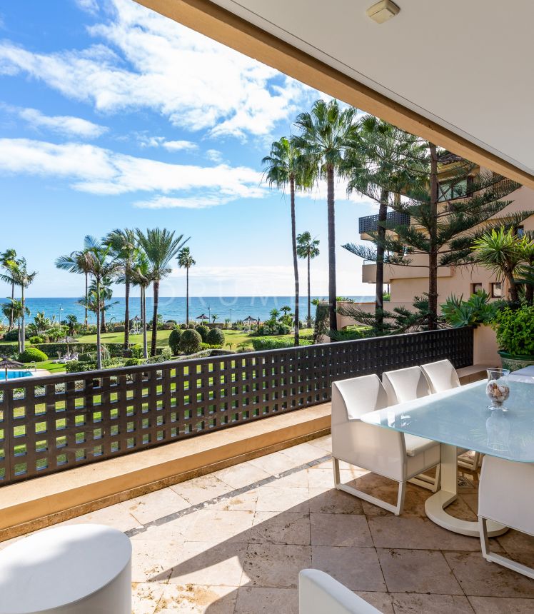 Front-line beach apartment with stunning sea view in Costalita del Mar, New Golden Mile, Estepona