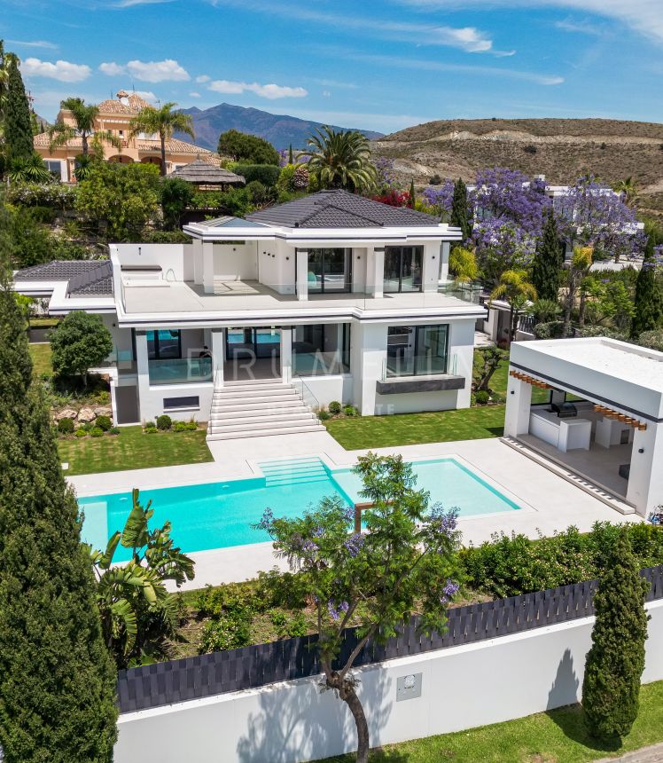 Magnificent new modern luxury villa with panoramic sea views in high-end Los Flamingos, Benahavis