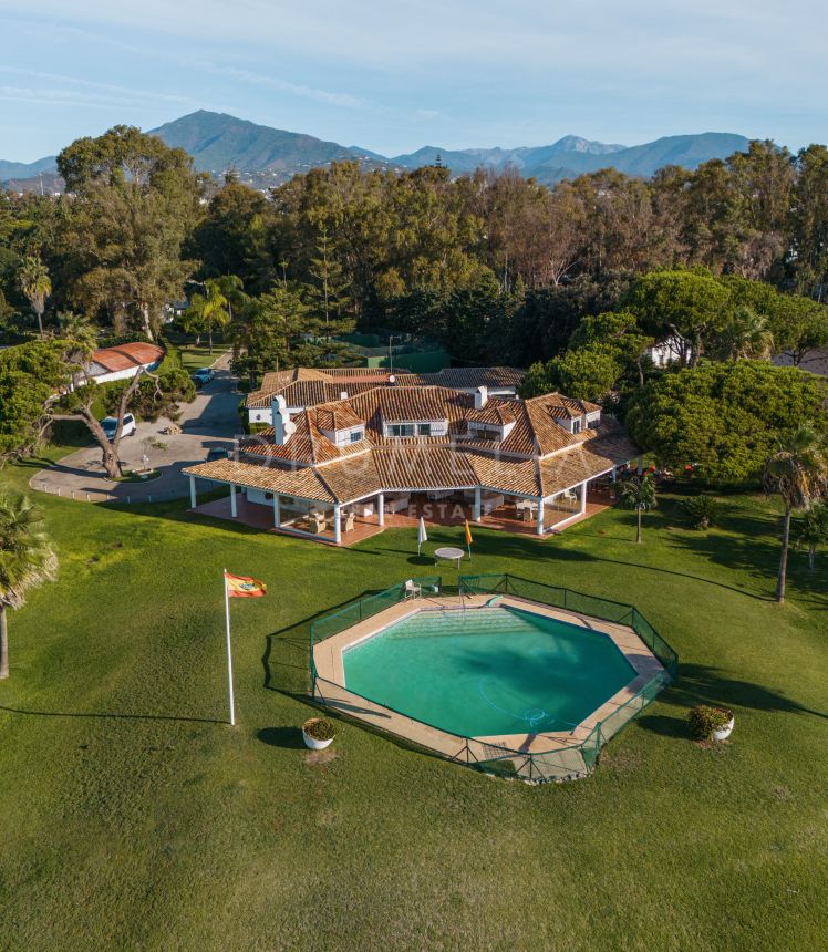 Marvellous frontline beach luxury villa with open sea views in elite Guadalmina Baja, San Pedro