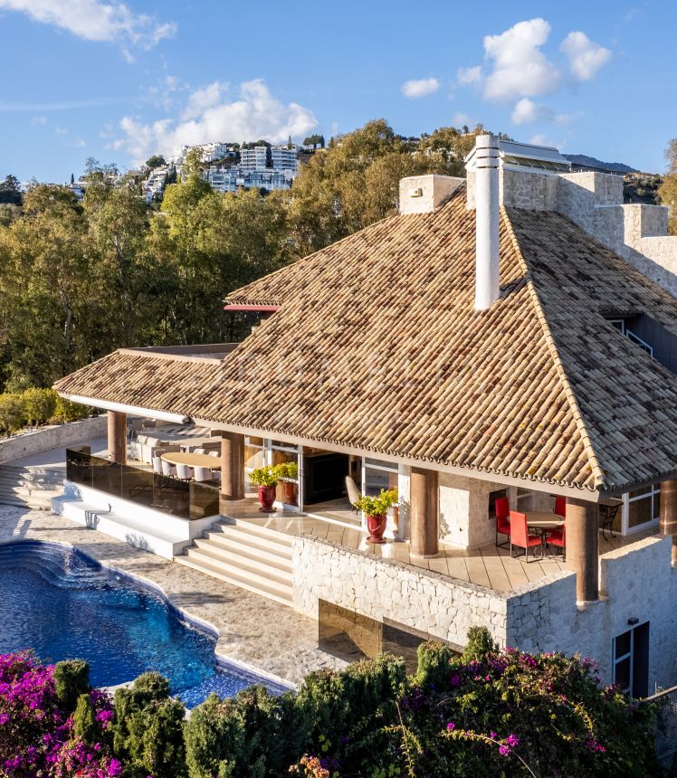 Unique state-of-the-art villa with panoramic sea and golf views, La Quinta, Benahavis