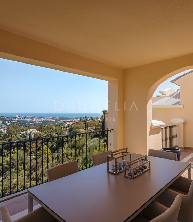 Buenavista - Einzigartiges Wohnerlebnis im Herzen von Benahavis: 3-Schlafzimmer-Penthouse mit endlosem Blick auf das Mittelmeer